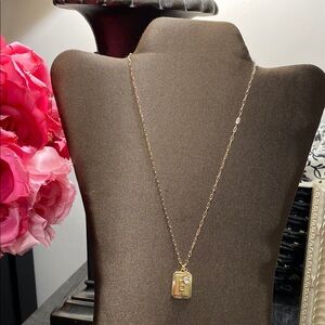 NWT Nordstrom “B” Initial Gold Tone Pendant Necklace!